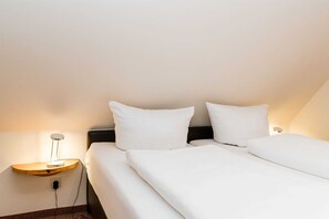 2 bedrooms, travel cot, WiFi, bed sheets