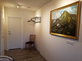 Cortinas blackout, cunas, wifi gratis y ropa de cama 