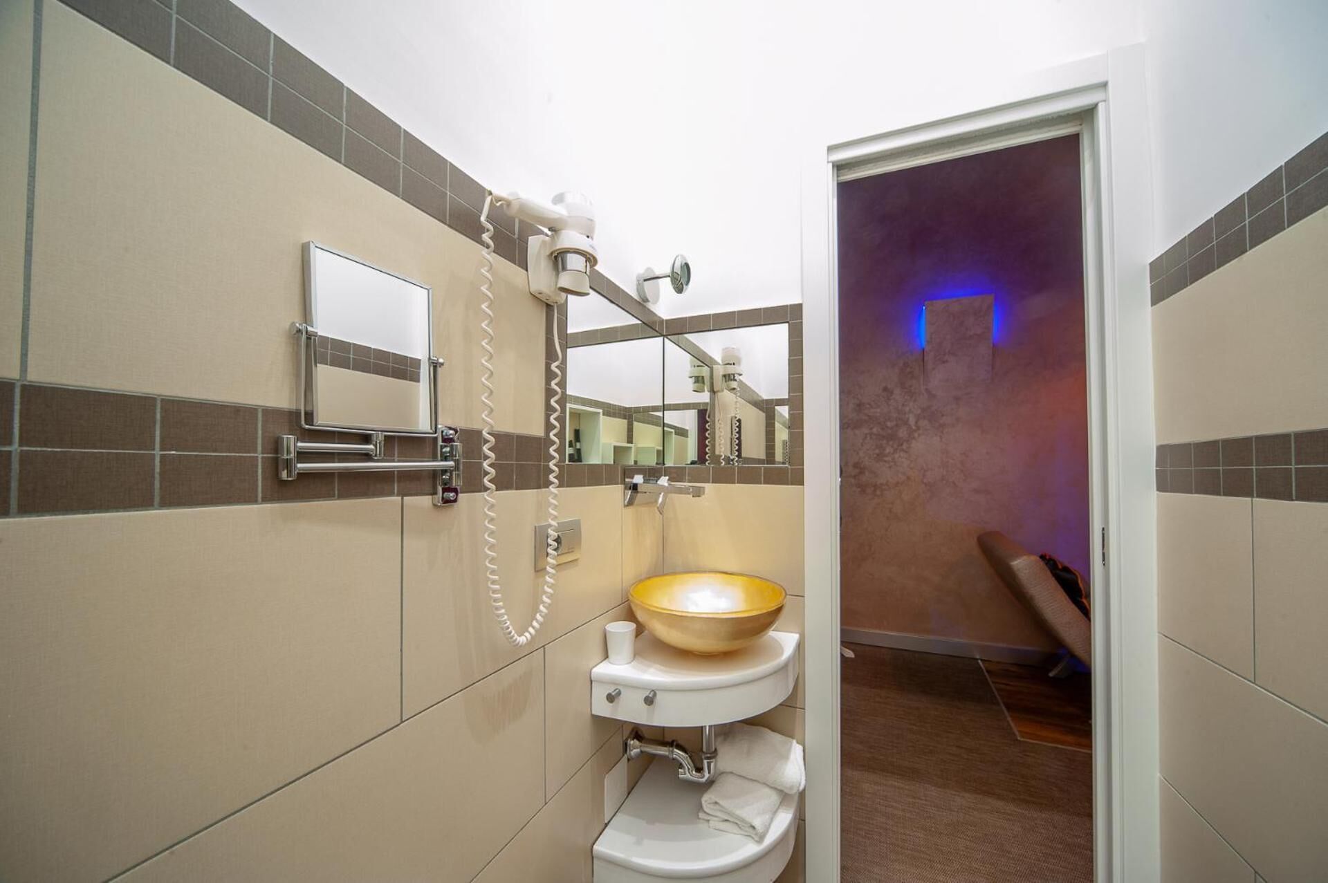 Photo - Magenta Pantheon Navona