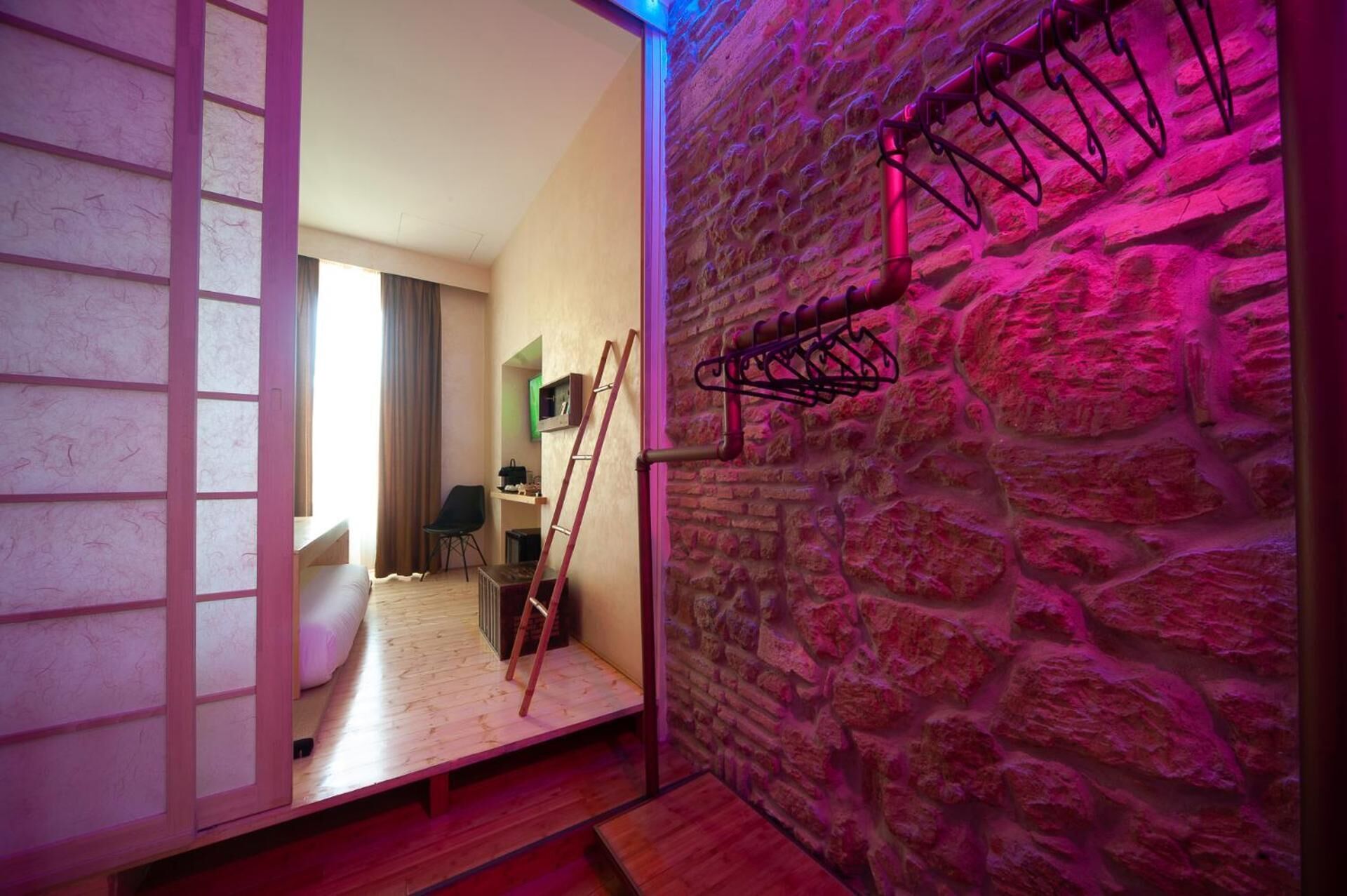 Photo - Magenta Pantheon Navona