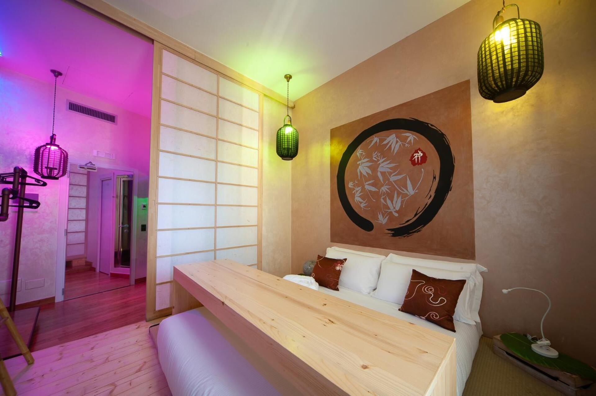 Photo - Magenta Pantheon Navona