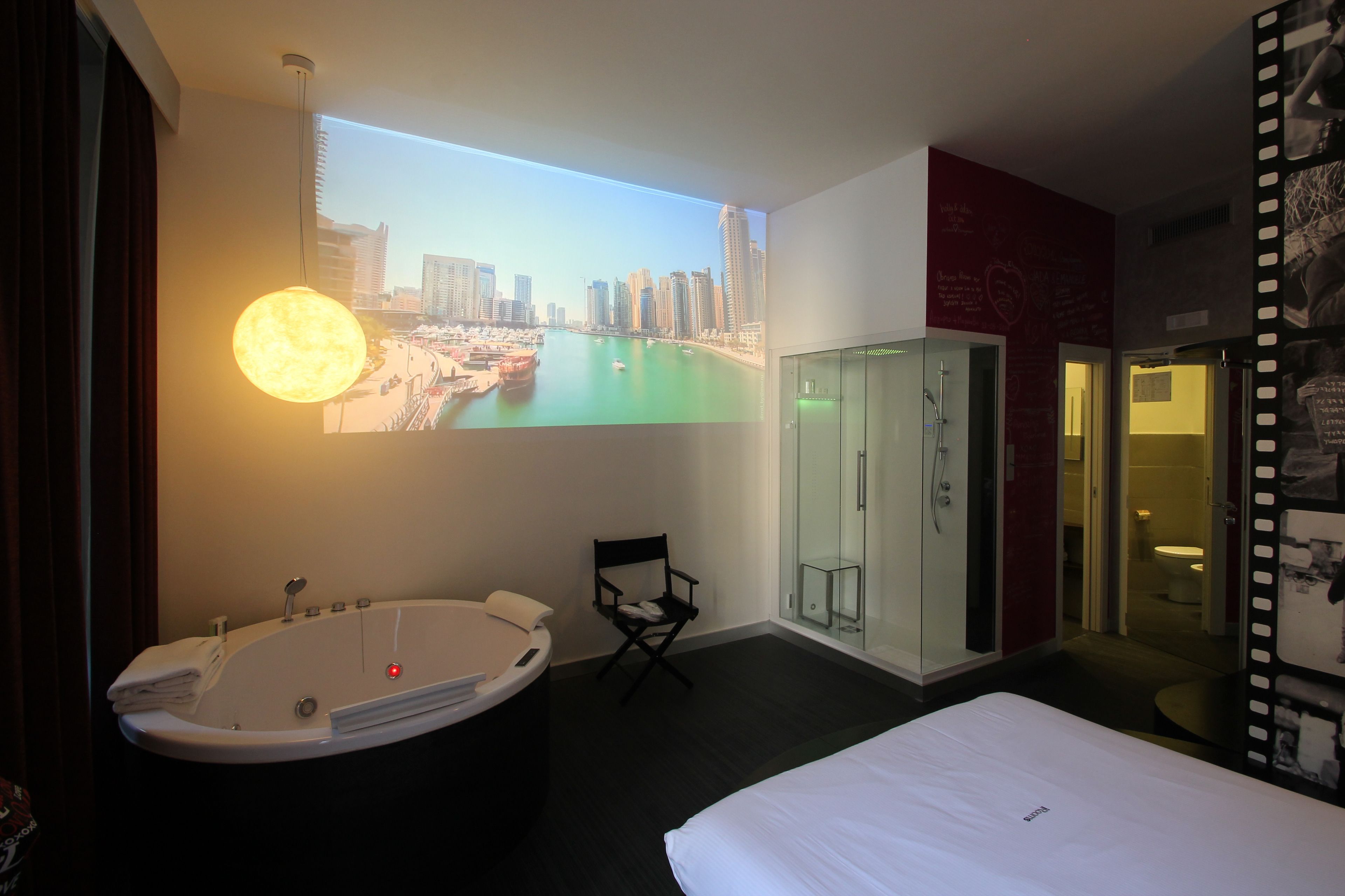 Photo - Magenta Pantheon Navona