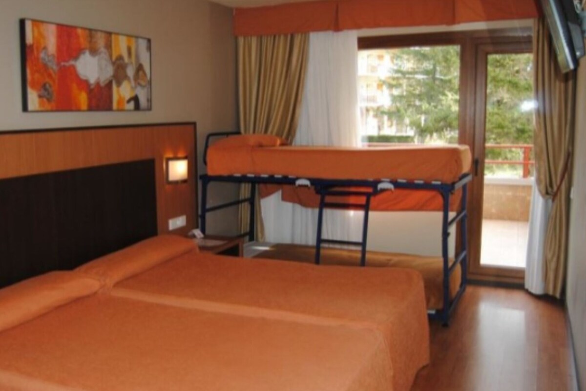 WiFi (free), bed sheets