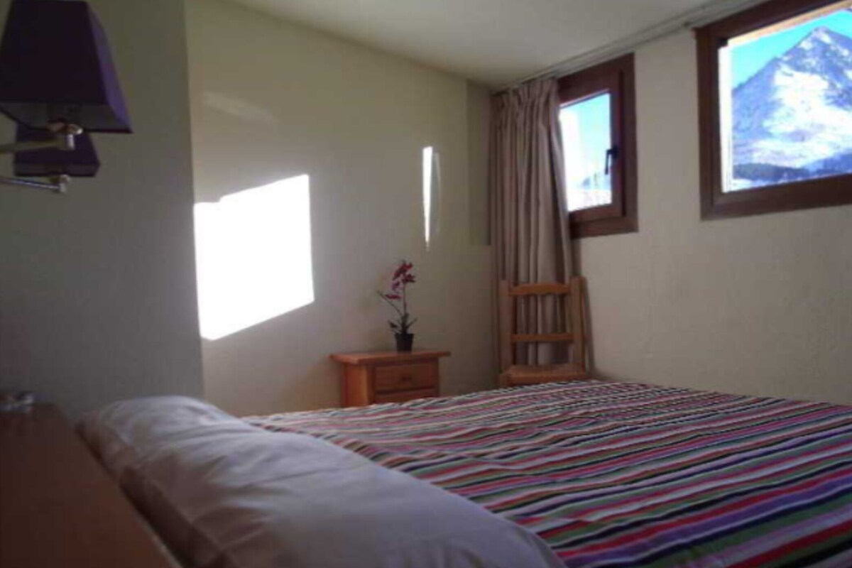 WiFi (free), bed sheets