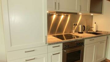 Oven, dishwasher, highchair