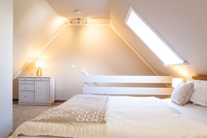 2 bedrooms, travel crib, WiFi, bed sheets