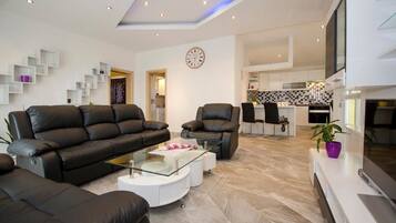 Lägenhet - 2 sovrum - balkong - havsutsikt | Vardagsrum | Platt-tv