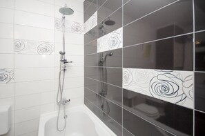 Apartment, 2 Bedrooms, Balcony, Sea View | Bathroom | Shower, free toiletries, hair dryer, towels - Apartments Paradis (Rovinj)