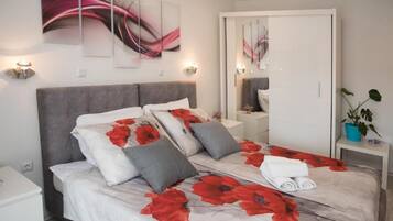 Comfort Apartment, 1 Bedroom, Balcony, Sea View | Desk, iron/ironing board, cribs/infant beds, free WiFi