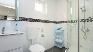 Superior Studio, Terrace | Bathroom