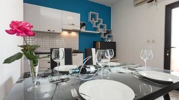 Apartamento Confort, 2 habitaciones | Servicio de comidas en la habitación