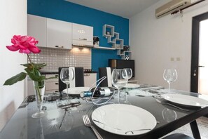 Comfort-Apartment, 2 Schlafzimmer | Essbereich im Zimmer