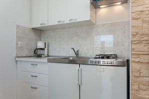 Superior Studio, Terrace | Private kitchen