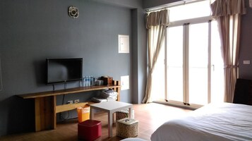 Standard Quadruple Room, 1 Bedroom | Desk, blackout drapes, free WiFi, bed sheets
