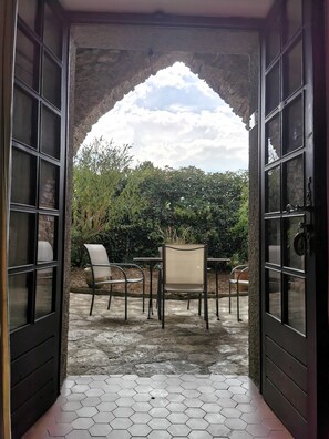 Habitación cuádruple familiar, 1 cama de matrimonio con sofá cama (Jasse) | Terraza o patio