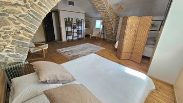 Comfort Cottage, 2 Bedrooms | 1 bedroom, individually decorated, individually furnished, desk