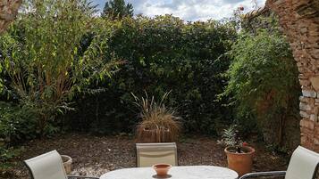 Familie vierpersoonskamer, 1 queensize bed met slaapbank (Jasse) | Terras