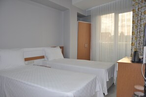Standard Twin Room, 2 Twin Beds, Balcony | In-room safe, desk, free WiFi - Osmanli Omtel Otel (Boyabat)