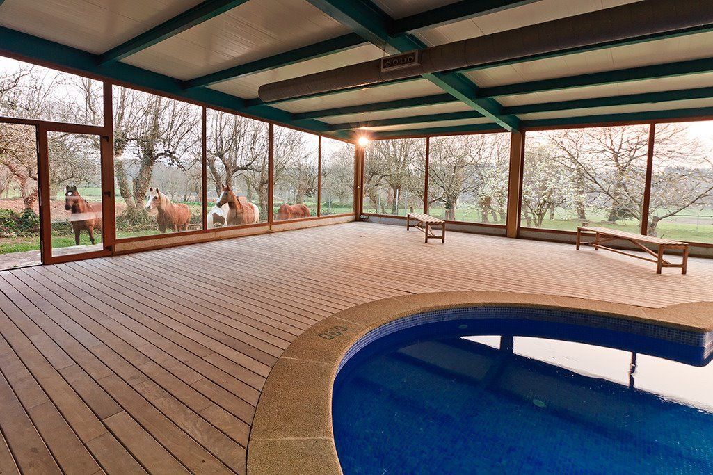 室内游泳池，室外游泳池