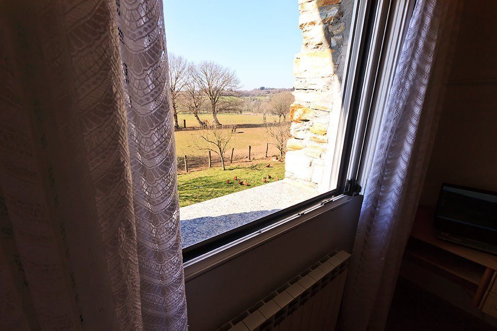 Habitación con 1 cama doble o 2 individuales | Baño | Bañera profunda y cabezal de ducha tipo lluvia