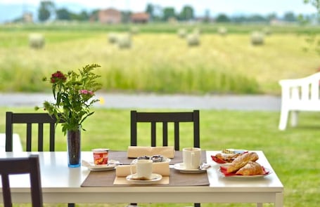 Outdoor dining. Hotel Ayri