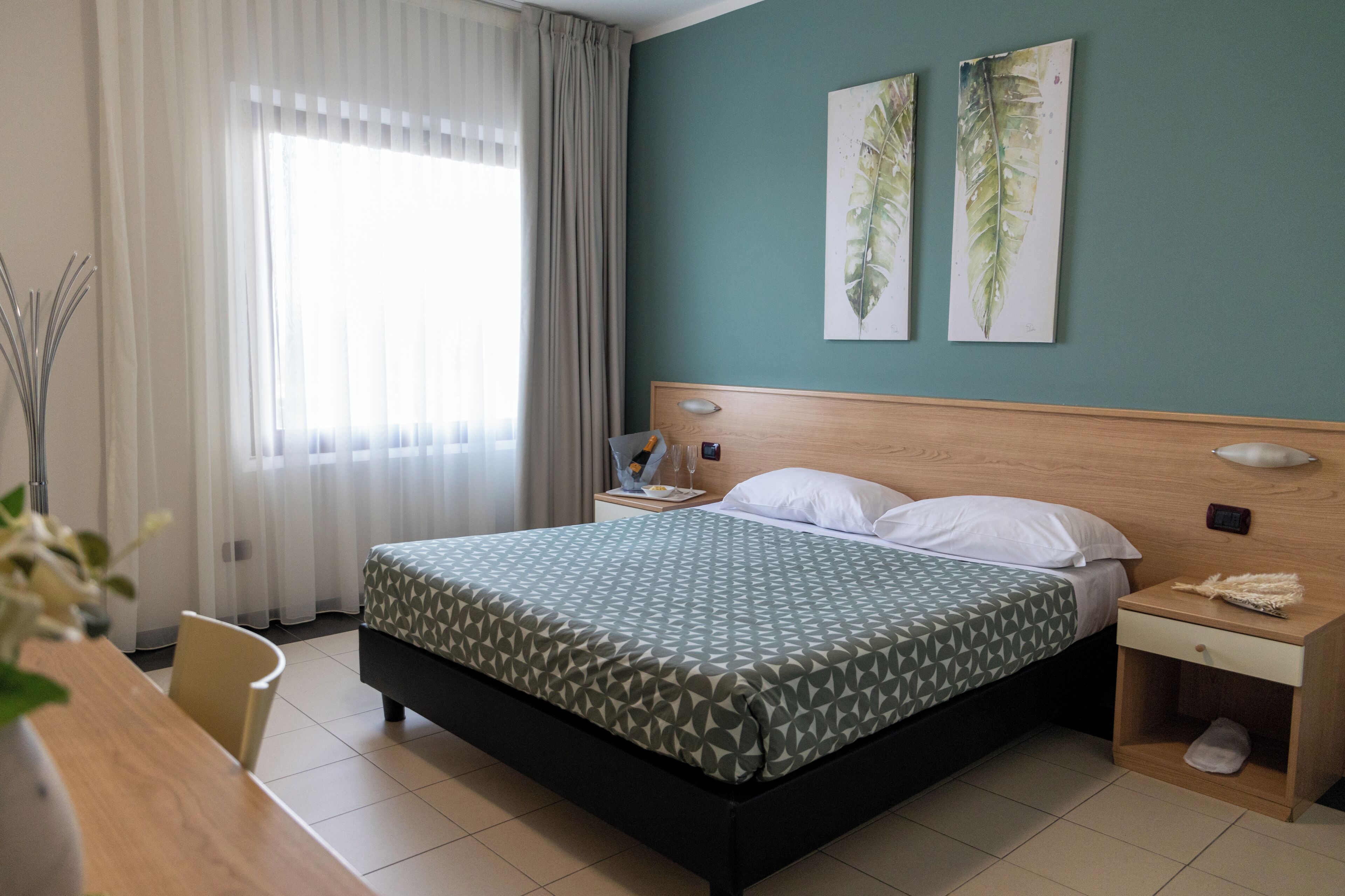 double room | minibar, desk, soundproofing, free wifi