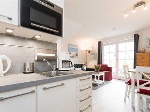 Kjøleskap, mikrobølgeovn, ovn og oppvaskmaskin