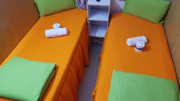 Comfort Twin Room, 1 Twin Bed, Non Smoking | In-room safe, desk, blackout drapes, soundproofing