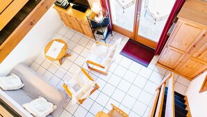 A room with a sofa, two chairs, a small table, a TV, and a cabinet. - Cozy Villa Studio with Mezzanine, Terrace, and Parking near Narbonne-Plage (Narbonne-Narbonne Plage-Narbonne Plage)