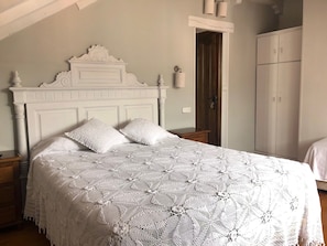 Quarto casal ou duplo | Berços grátis, camas extras/dobráveis (sobretaxa), Wi-Fi de cortesia