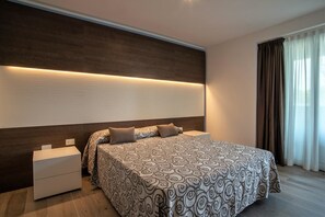 Minibar, coffres-forts dans les chambres, décoration personnalisée