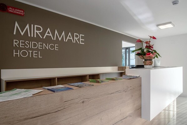 Reception - Aparthotel Miramare (Grado)