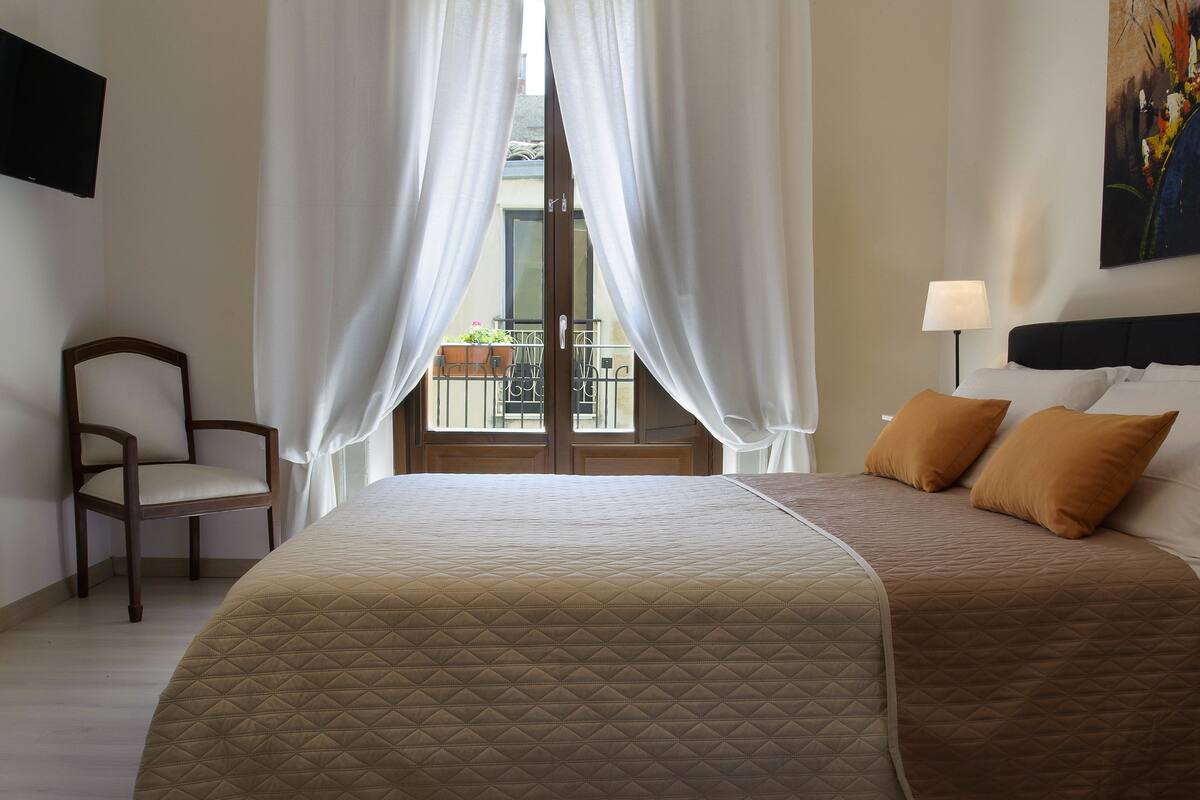 Suite Junior | Bureau, chambres insonorisées, Wi-Fi gratuit, draps fournis