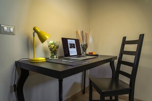 Junior Suite | Desk, soundproofing, free WiFi, bed sheets - Xenìa B&B (Piazza Armerina)