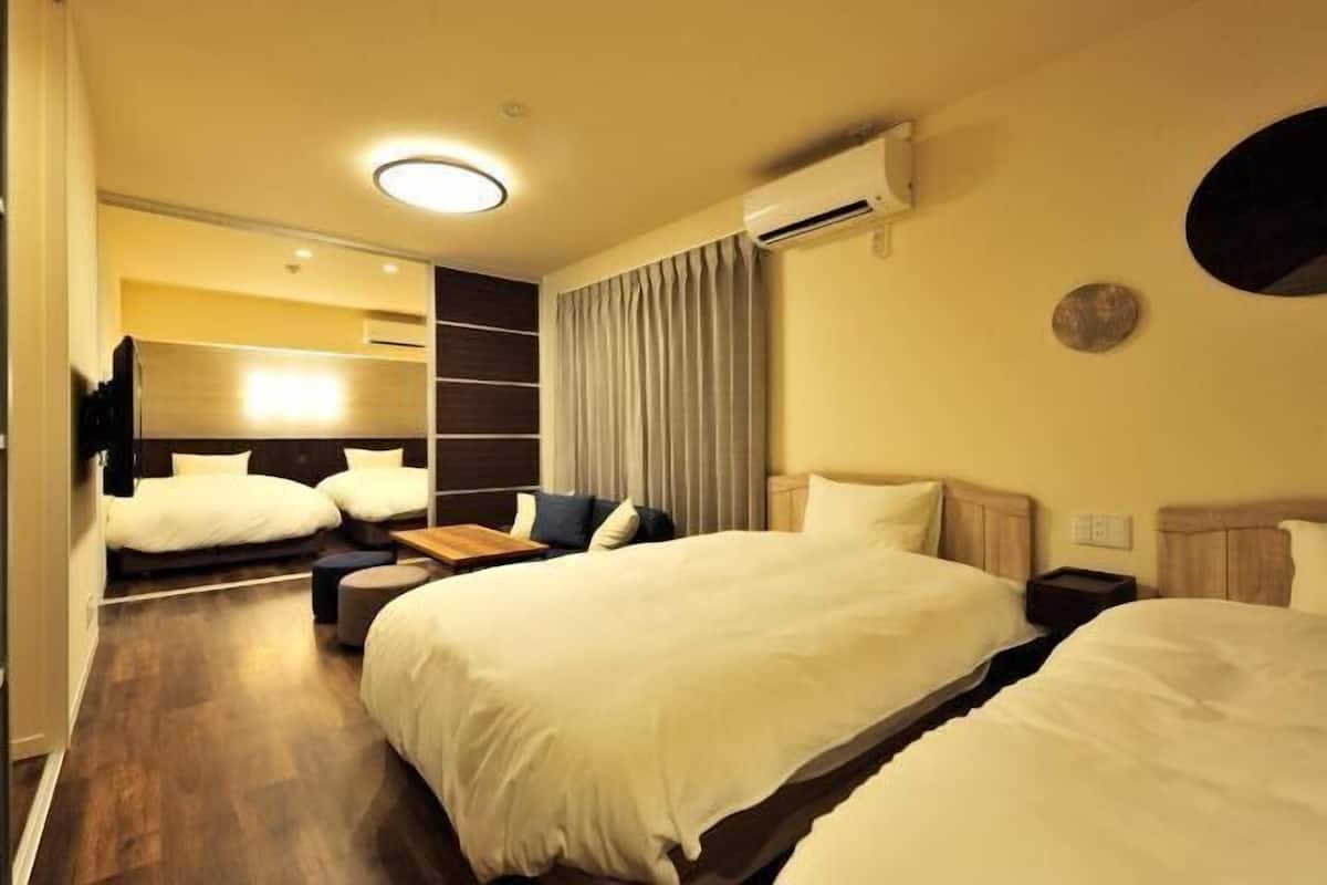 1 phòng ngủ, bàn, màn/rèm cản sáng