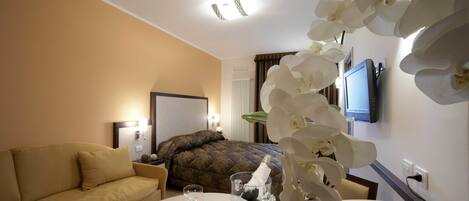 Deluxe Double Room | Premium bedding, minibar, in-room safe, desk