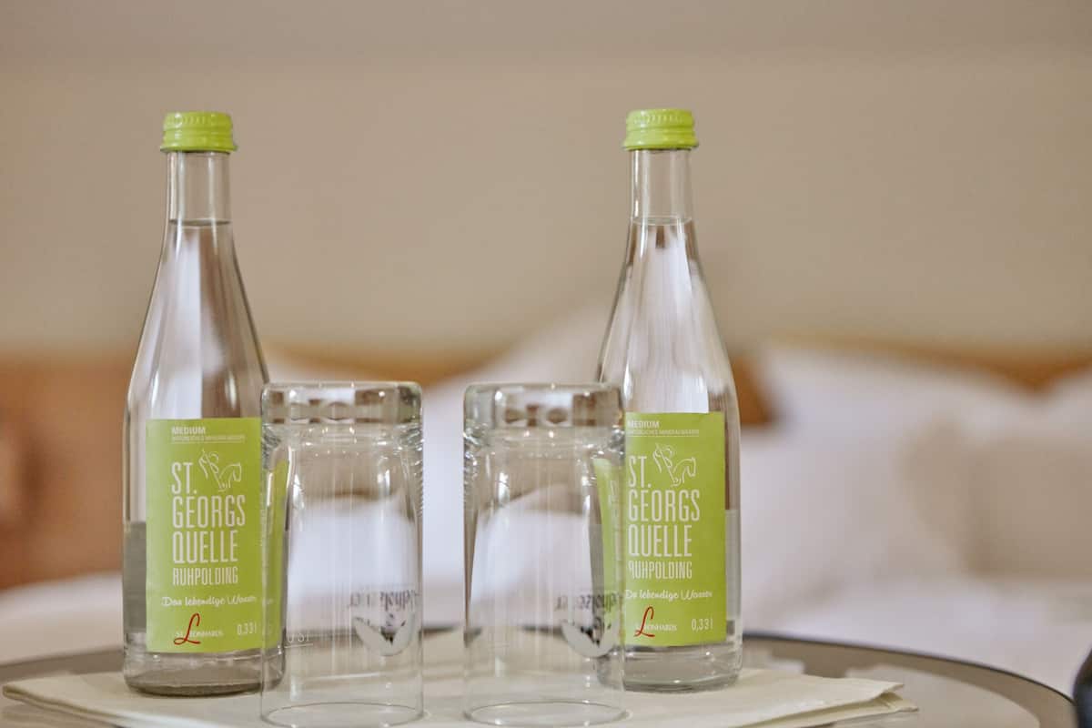 1 bedroom, hypo-allergenic bedding, minibar, desk