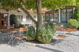 防过敏的被褥、迷你吧、办公桌、遮光窗帘