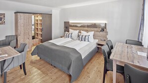 A modern bedroom with a large bed, a wooden wardrobe, a desk, and a chair. - Alte Säge Ruhpolding (Ruhpolding)