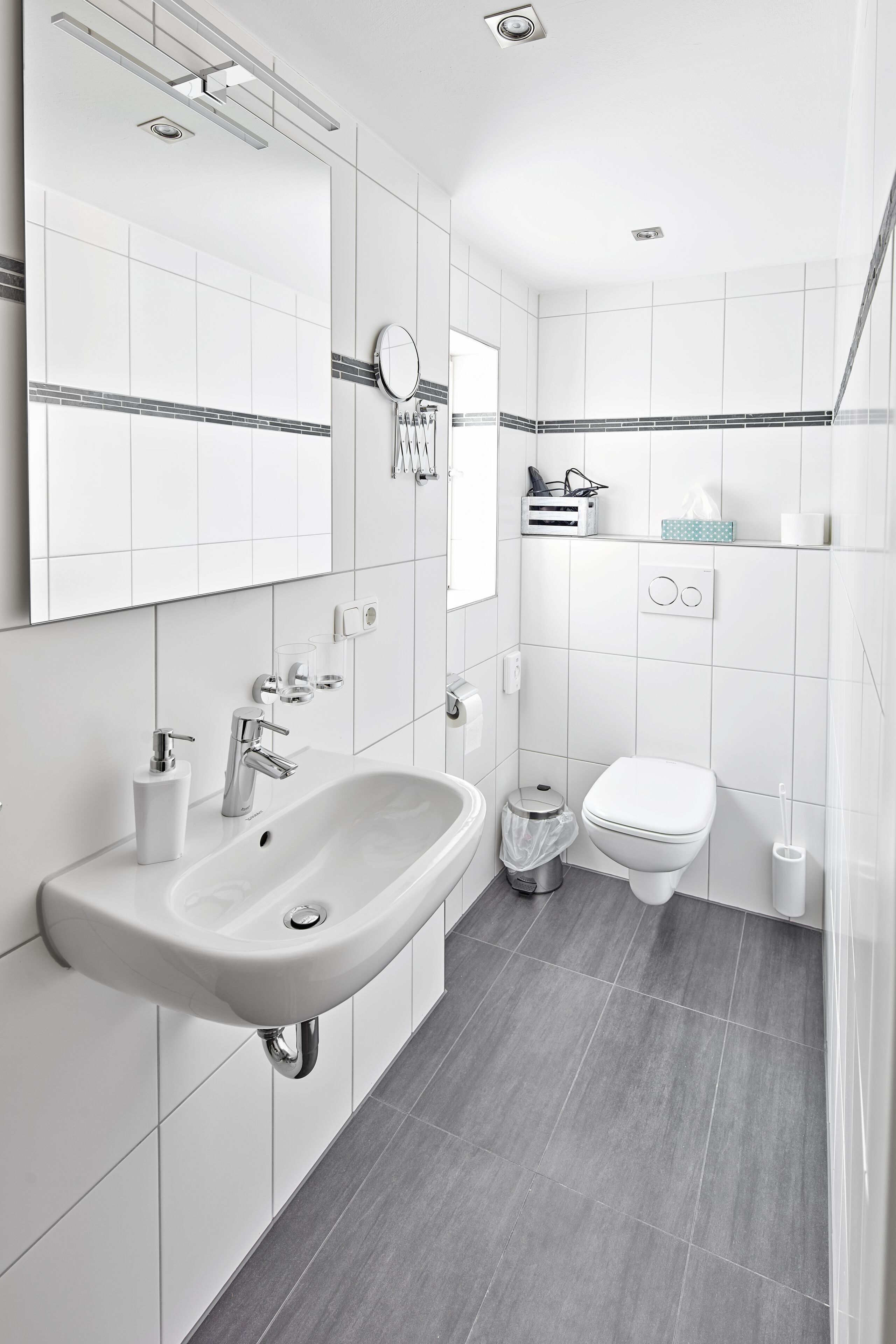 comfort double room (balcony on request) | bathroom | eco-friendly toiletries, hair dryer, bathrobes, slippers