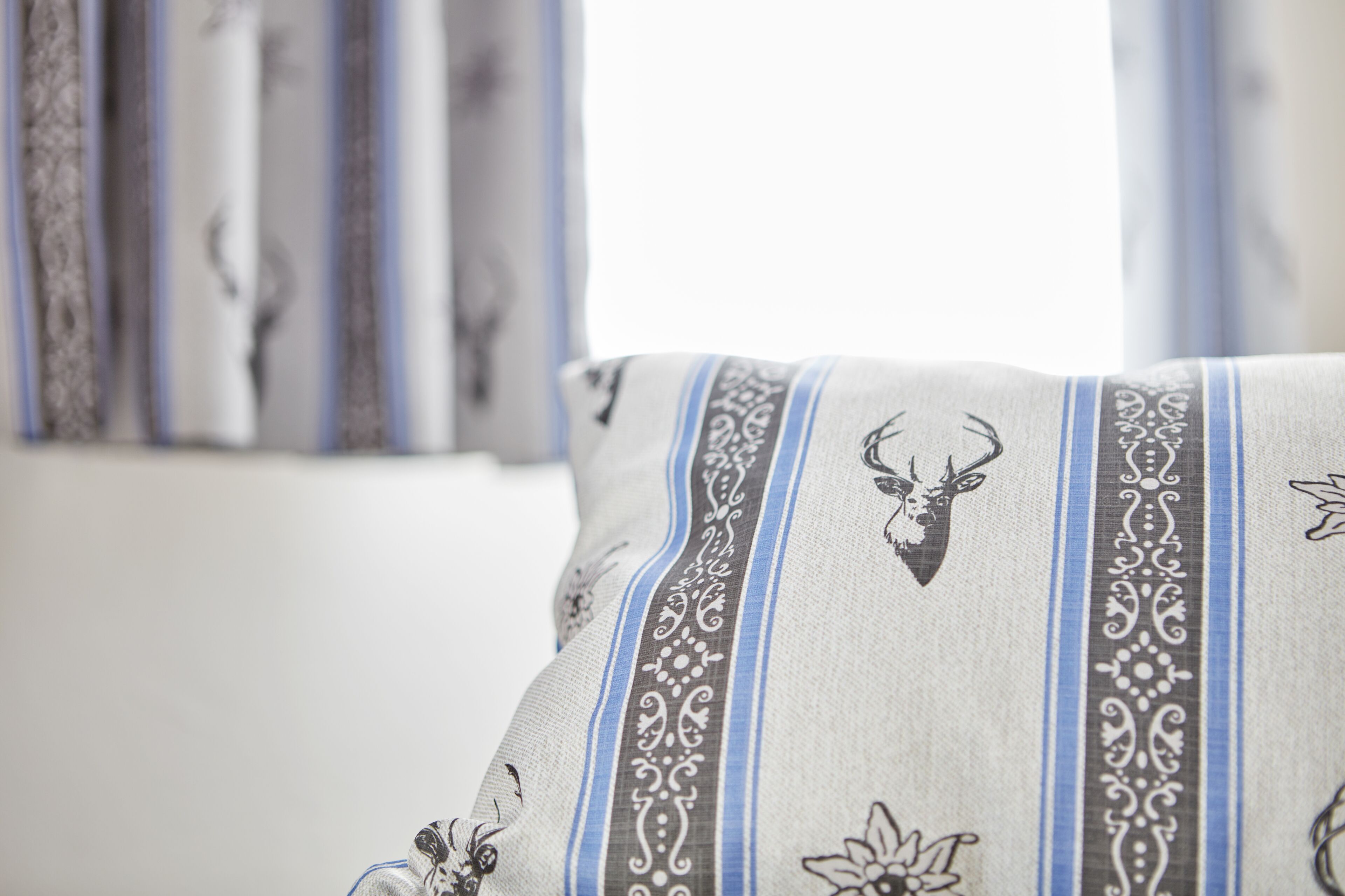 comfort single room, mountainside | 1 bedroom, hypo-allergenic bedding, minibar, desk