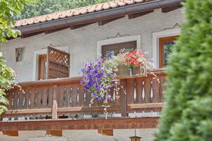 防过敏的被褥、迷你吧、办公桌、遮光窗帘