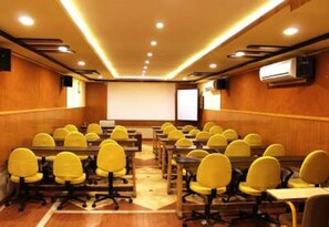 Executive lounge - Hotel Orange Inn (Ahmedabad)