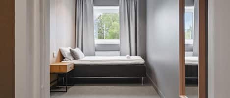 Standard Single Room, 1 Twin Bed, Shared Bathroom | Blackout drapes, soundproofing, WiFi (free), bed sheets
