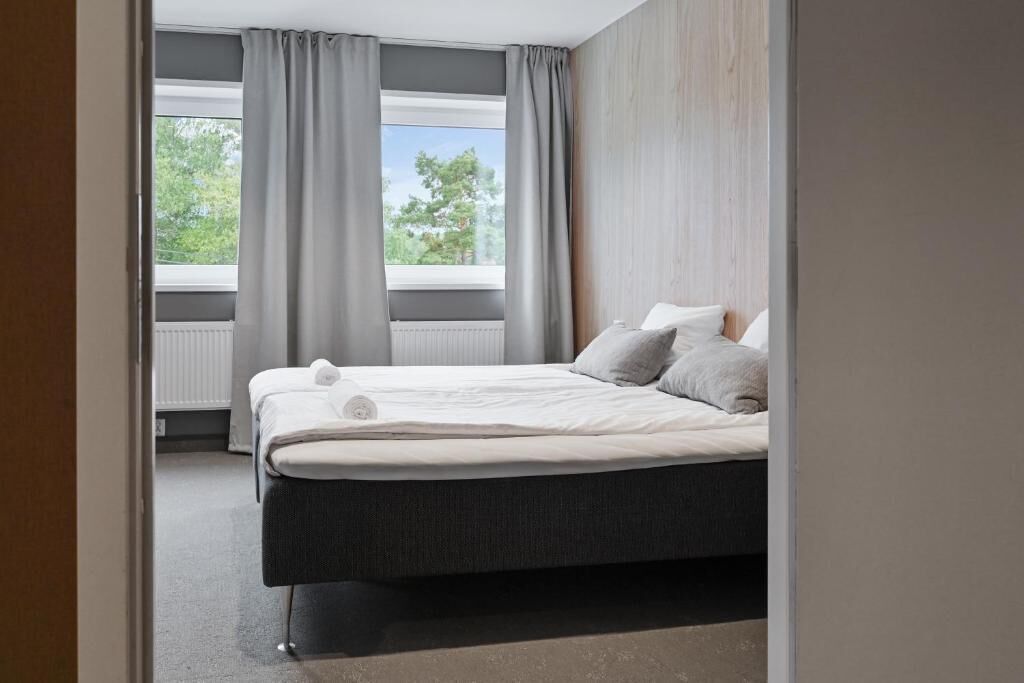 Cortinas blackout, sistema de insonorización y wifi gratis 