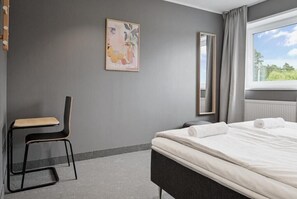 Standard Twin Room, 2 Twin Beds, Shared Bathroom | Blackout drapes, soundproofing, WiFi (free), bed sheets - Måby Park Hotel Arlanda (Marsta)