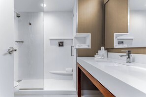 Habitación, 1 cama King size y sofá cama | Baño | Secadora de cabello 