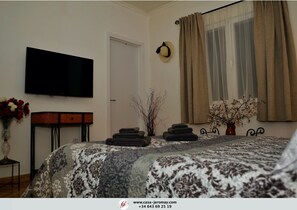 Verdunkelungsvorhänge, schallisolierte Zimmer, Bügeleisen/Bügelbrett
