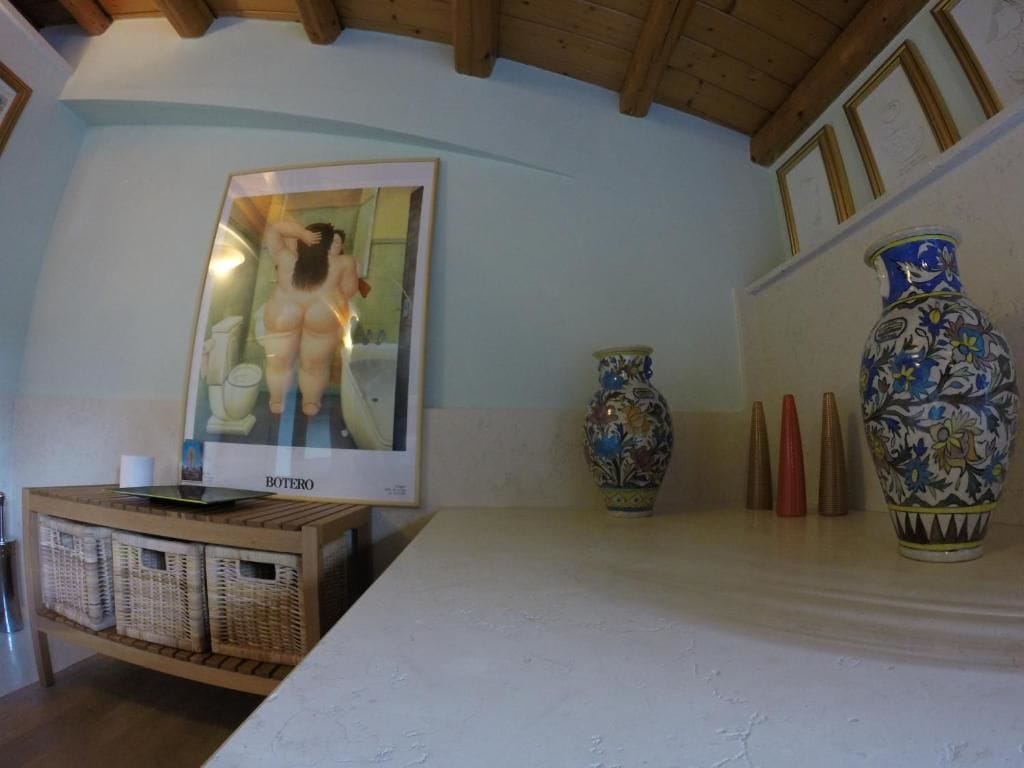 Neljän hengen huone | Kylpyhuoneen mukavuudet | Suihku, sadesuihkupää, ilmaiset hygieniatuotteet, hiustenkuivaaja