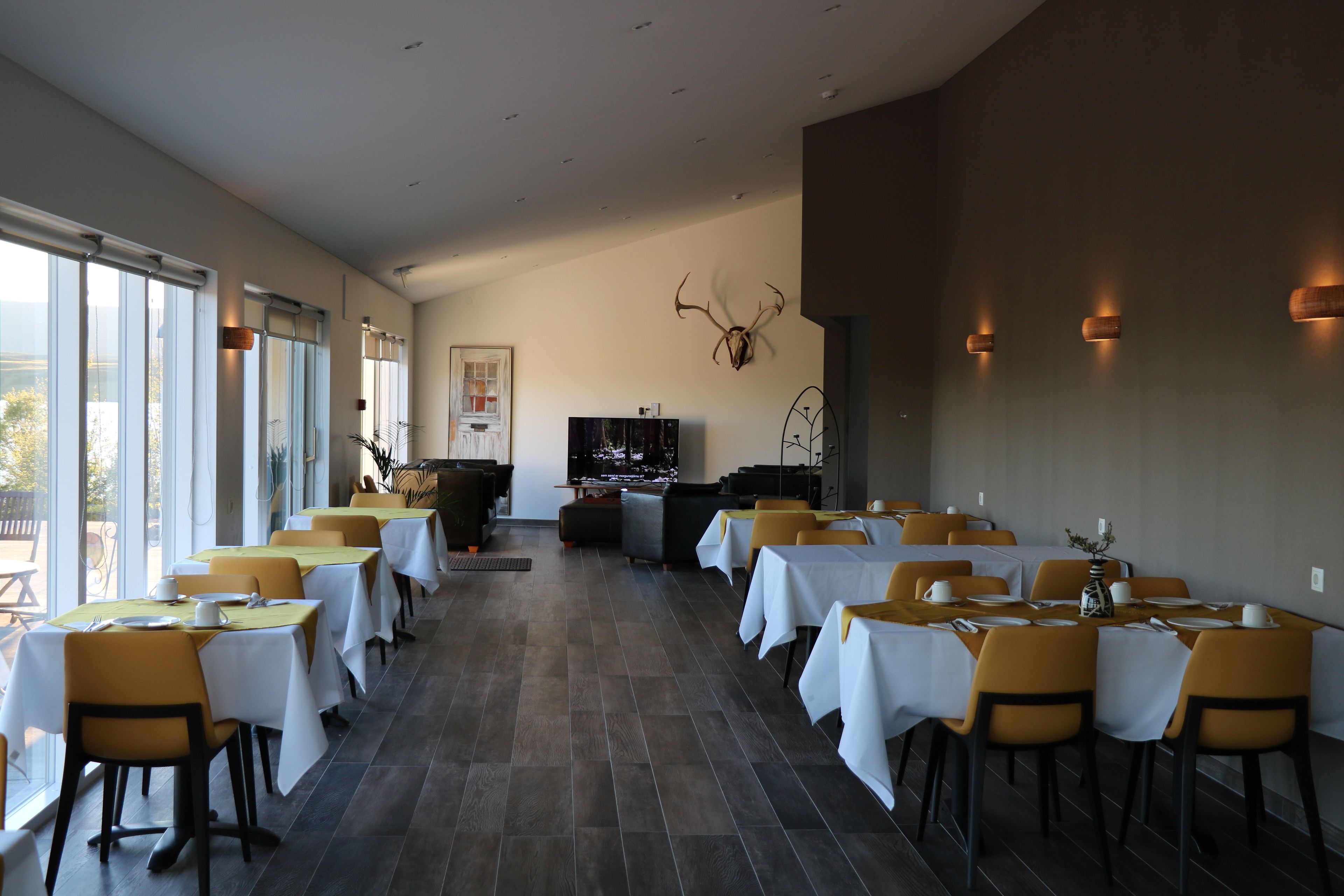 lunch and dinner served